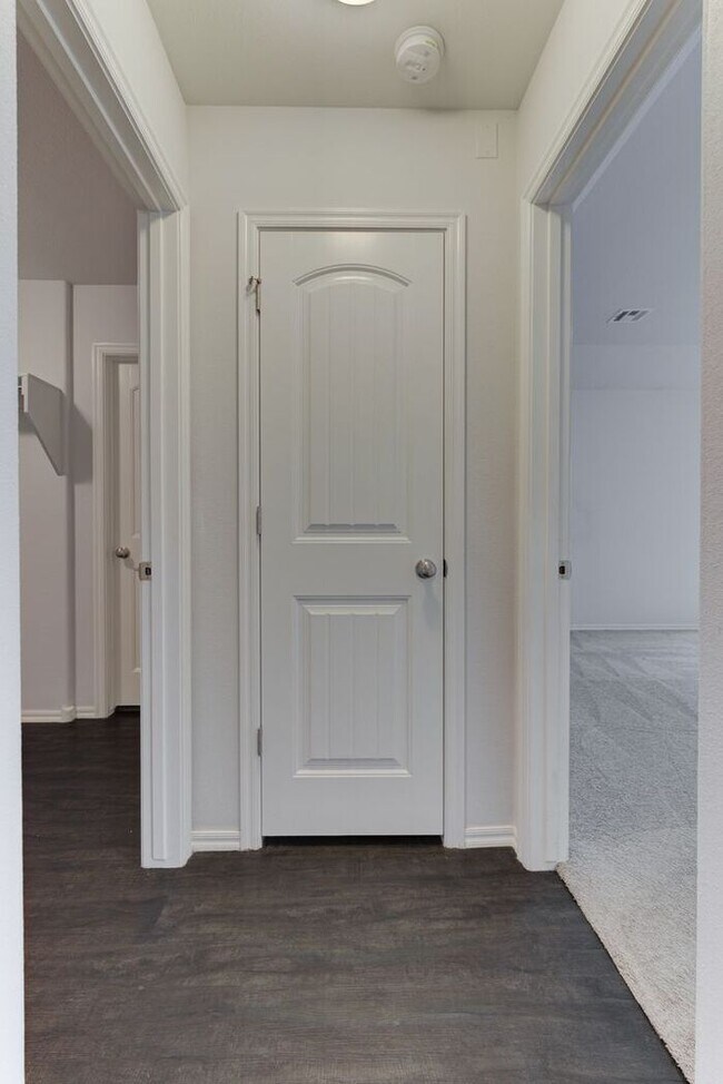 Building Photo - Pool + Park Community! 3/2/2 Plus Office!