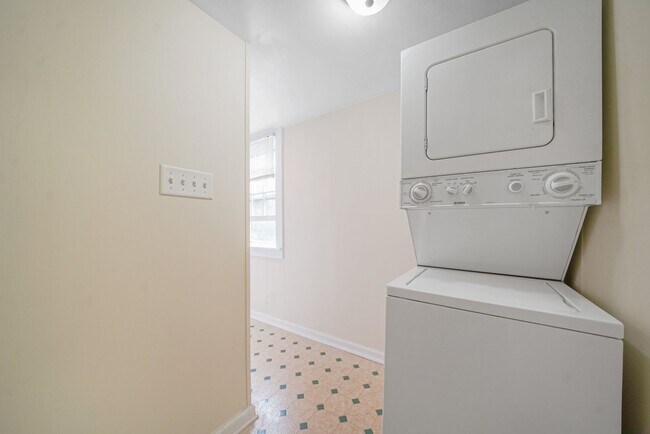 Building Photo - 661 Downingtown Pike