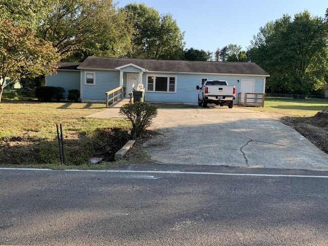 Primary Photo - 608 Mt Pelia Rd