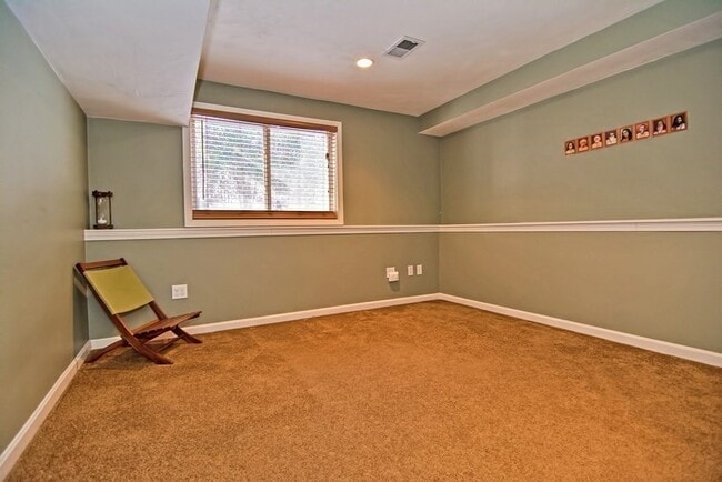 Building Photo - 445 Captain Eames Cir