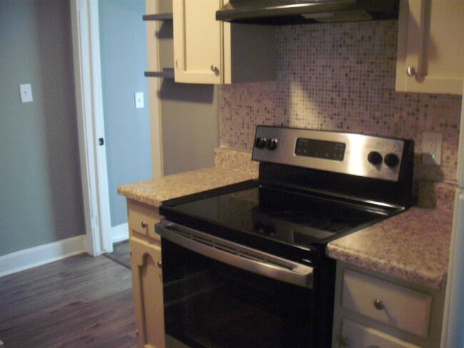 Building Photo - 206 Ivy Ave