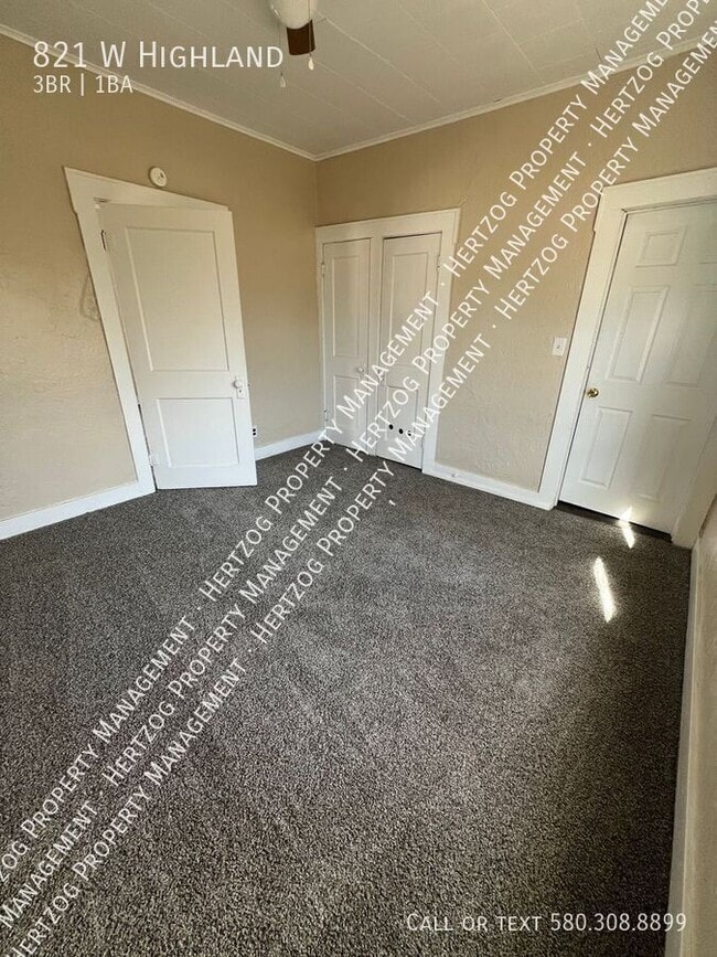 Building Photo - 821 W Highland-