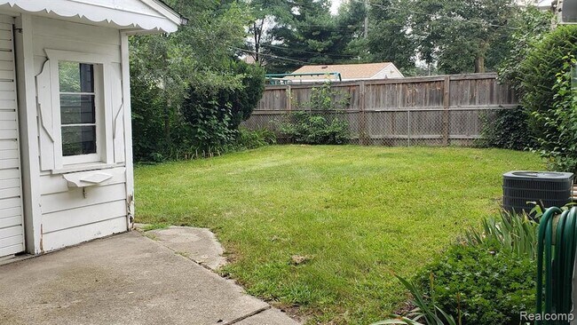 Building Photo - 1261 Pearson St