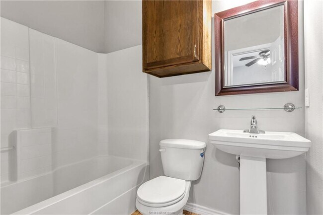 Building Photo - 108 Gilchrist Ave