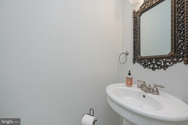 Building Photo - 37 Arrowwood Ct