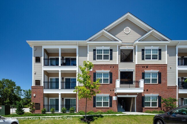 Primary Photo - 527 Stallion Cir W