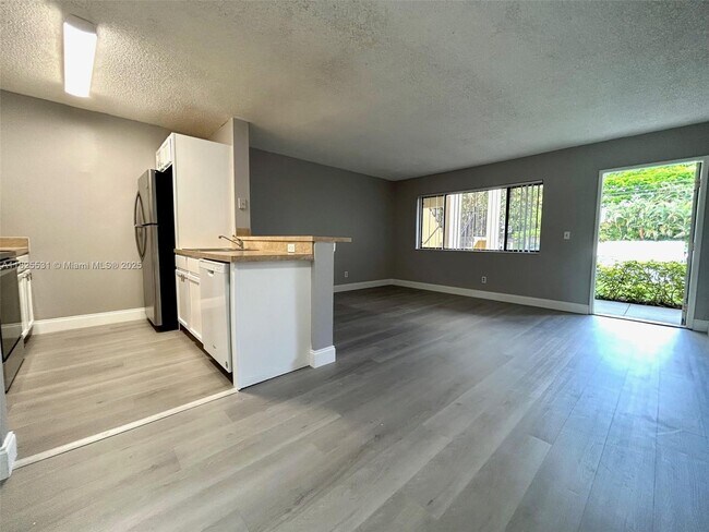 Building Photo - 1808 Meadows Cir W