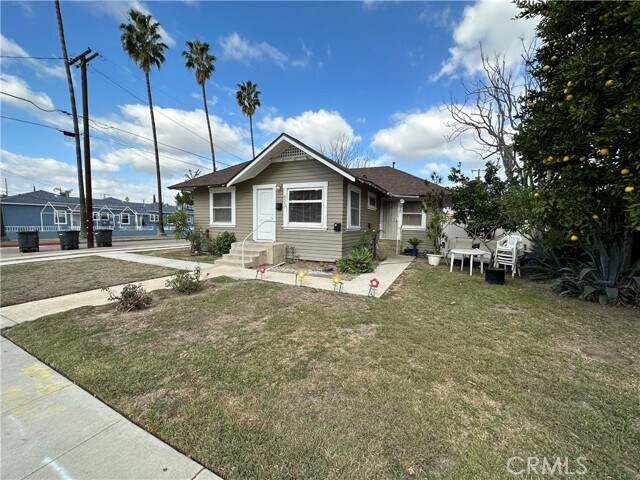 Building Photo - 633 W Maple Ave