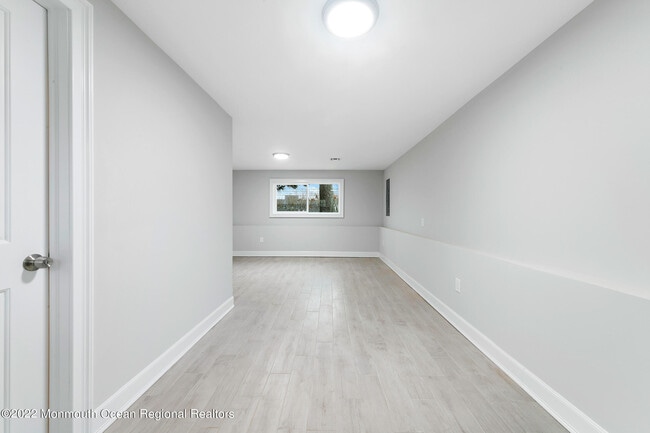 Building Photo - 2 Middlesex Rd