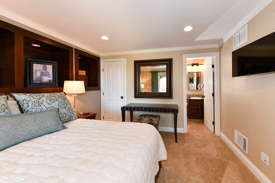 Building Photo - 21 Pinnacle Peak St