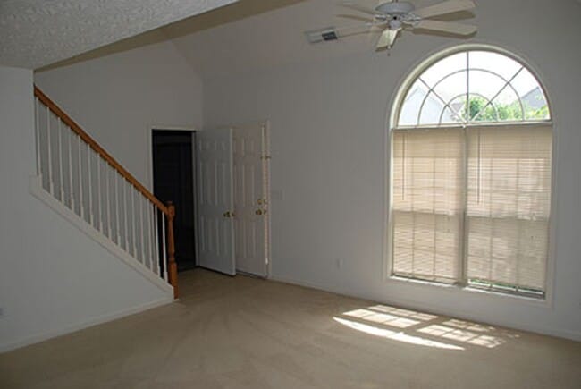 Building Photo - 3 bedroom/2 bath Home GREAT location!!! Available 9/1/2026!!