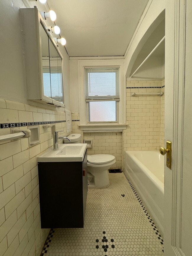 Building Photo - 3625 Bedford St