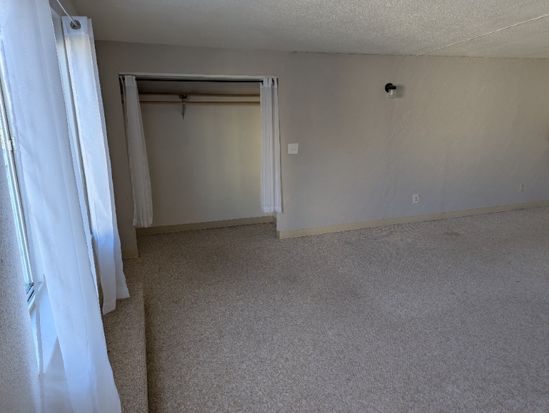 Building Photo - 1717 SE Clatsop St