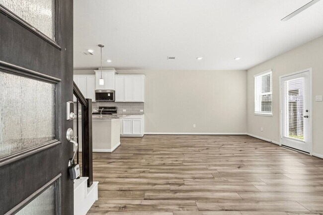 Building Photo - 1516 Lakeline Oak Dr