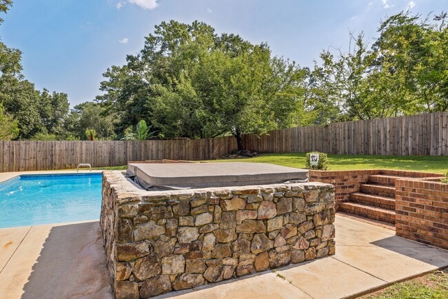 Building Photo - 304 Melbourne Dr