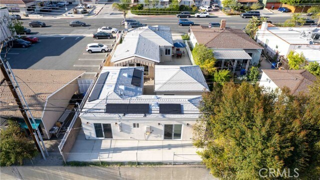 Building Photo - 702 E Glenoaks Blvd
