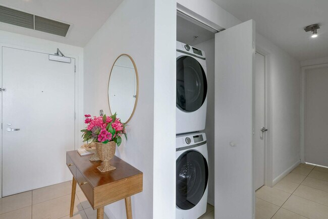 Building Photo - 3250 NE 1st Ave