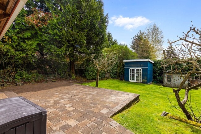 Building Photo - 4061 NE 110th St