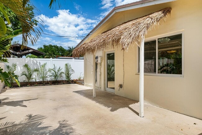 Building Photo - 2611 NE 16th St