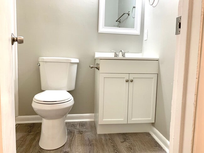 Building Photo - 208 State Line Rd