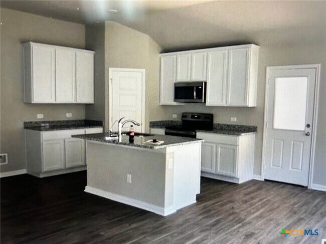 Building Photo - 1109 Elm Fall