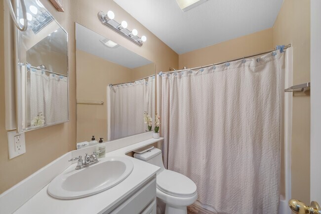 Building Photo - 79910 Camden Dr