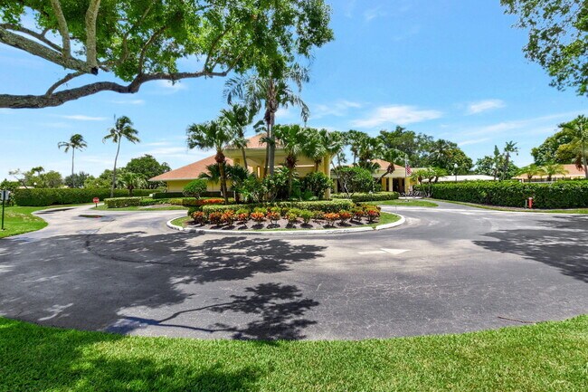 Building Photo - 2925 Riviera Dr