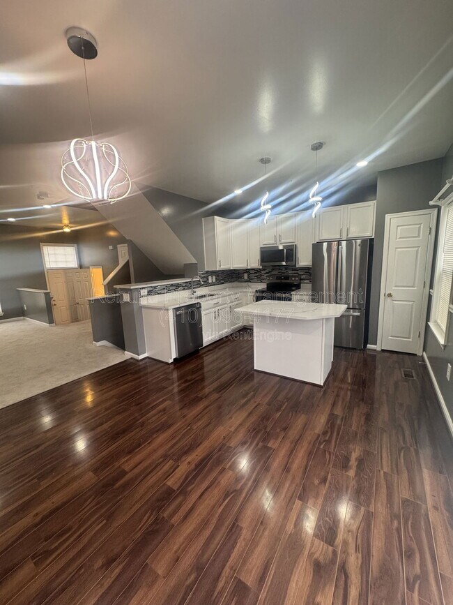 Building Photo - 54 Royalty Cir