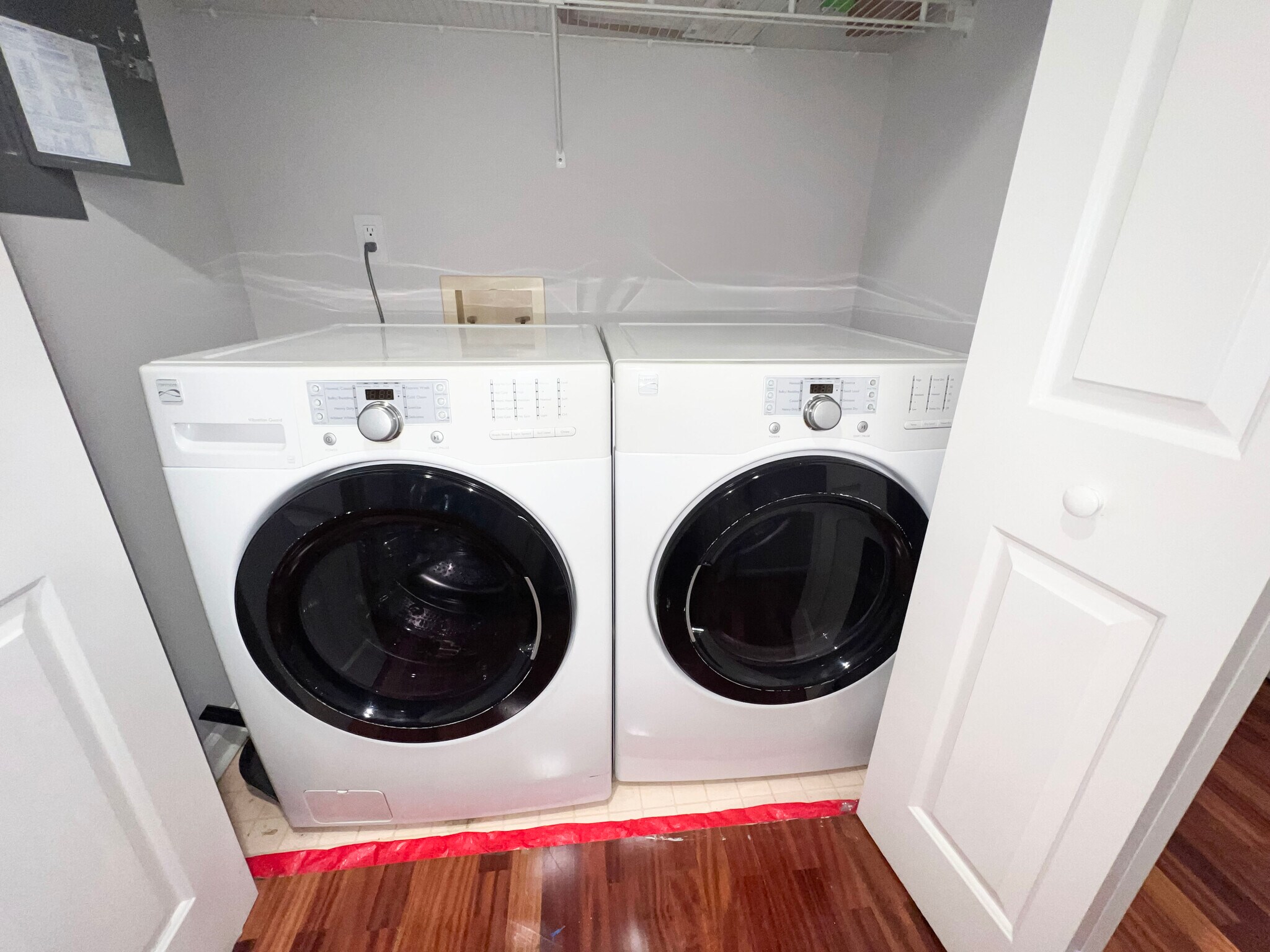 Building Photo - 221 New Kent Pl