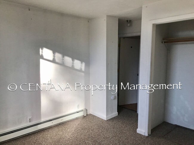 Building Photo - 2 Bedroom in Uptown!