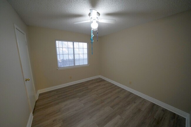 Building Photo - Great Home Near Randolph AFB - Realtor Com...