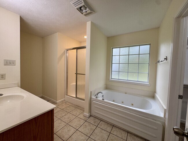 Building Photo - 44 Kirkland Dr