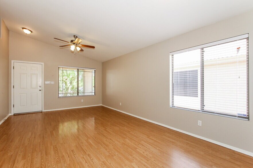 Building Photo - 13221 W Acapulco Ln