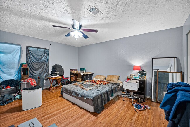 Building Photo - 15927 Eastcape Dr