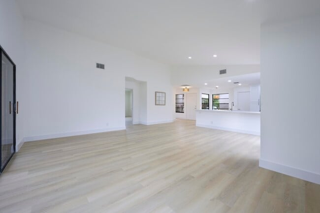 Building Photo - 6890 Touchstone Cir