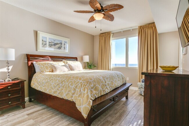 Building Photo - 9900 S Thomas Dr