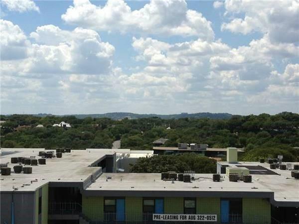 Building Photo - 2409 Leon St