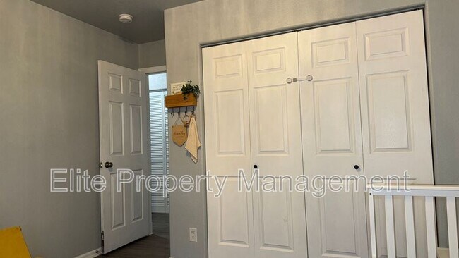 Building Photo - 1150 S Los Charros Dr