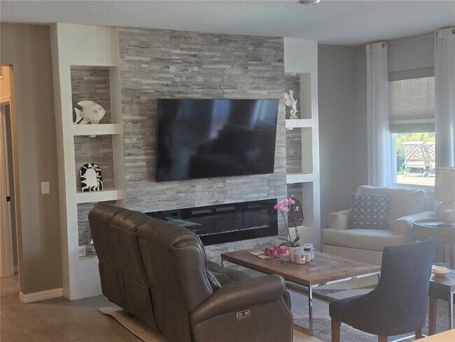 Building Photo - 16457 Woodside Gln
