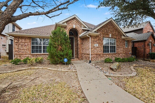 Building Photo - Welcome home to this spacious 3-bedroom, 2-bathroom property offering 2,000 square feet of comfor...