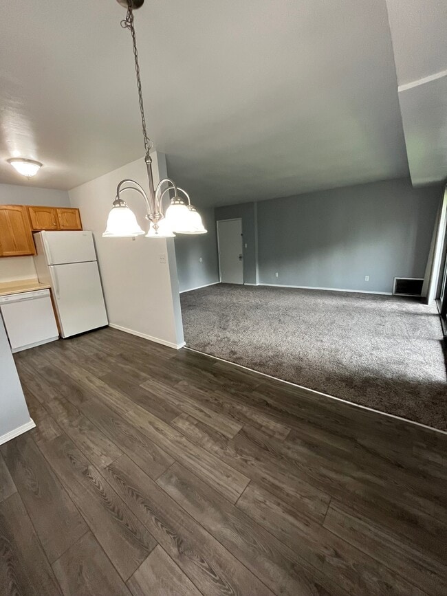 Kitchen & Dinette area - 9 Evergreen Rd