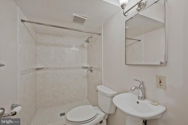 Building Photo - 7177 Lake Cove Dr
