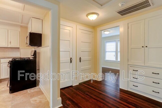 Building Photo - 18 Peck St