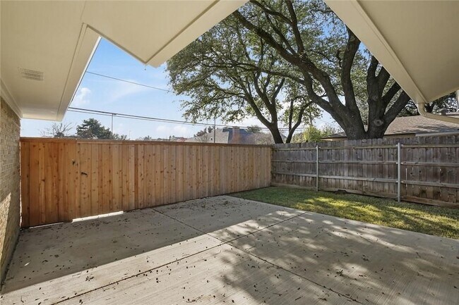 Building Photo - 9015 Villa Park Cir