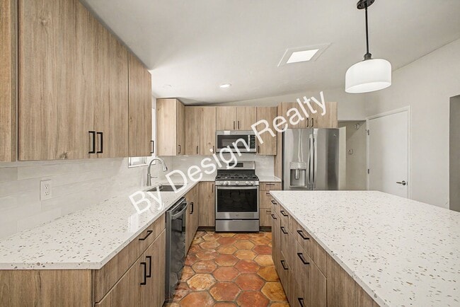 Building Photo - Mid Century Ranch Home on 2+ Acres with Private Pool - Mountain & City Views