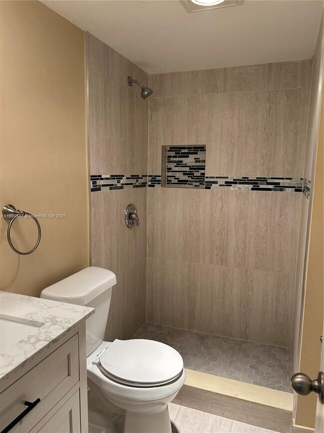 Building Photo - 9230 Lagoon Pl