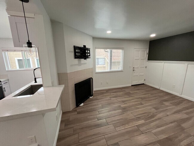 Building Photo - M76 - Rego