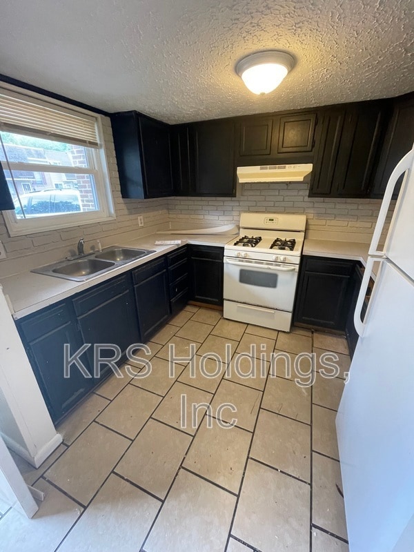 Building Photo - 6529 Pasteur Ct