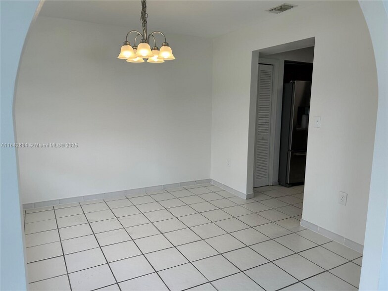Building Photo - 955 SW 87th Ct