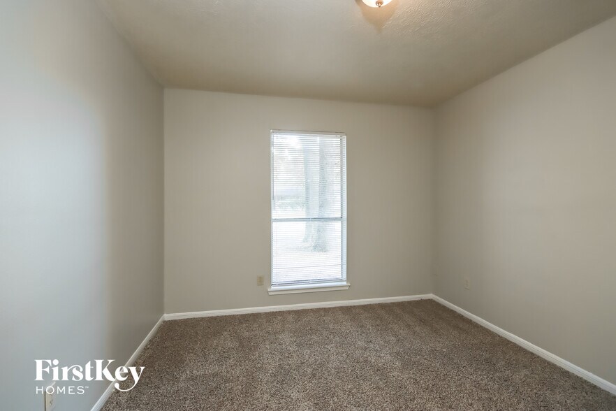 Building Photo - 2702 Forestbrook Dr